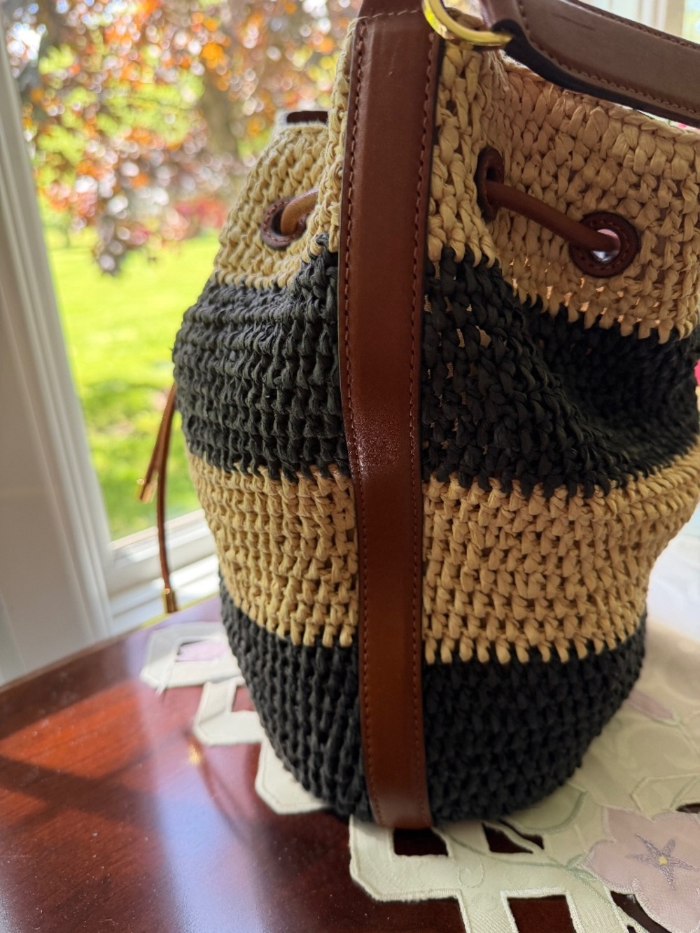 Like New Lauren Ralph Lauren Large Andie Raffia Drawstring Bag - Picture 4 of 11